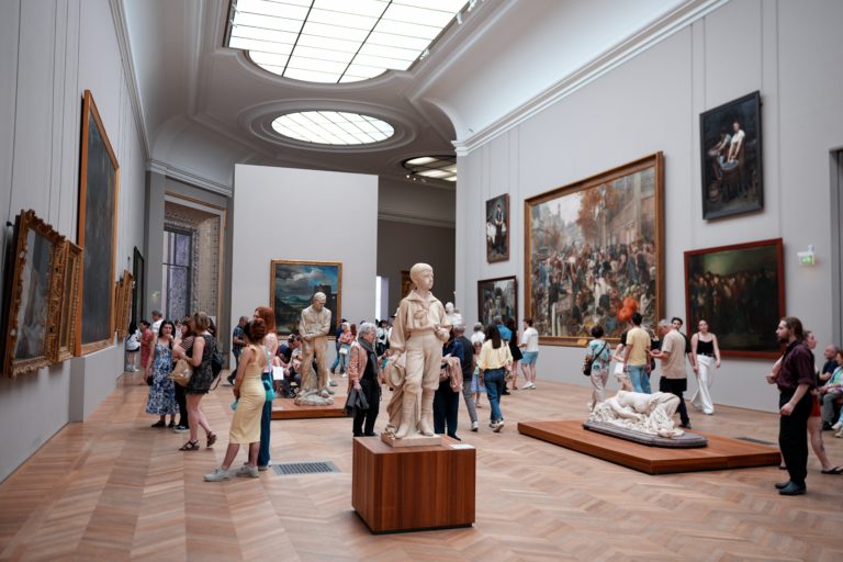 Louvre,Museum,Visitors,In,Sculpture,Gallery,Hall,,30,May,2025,