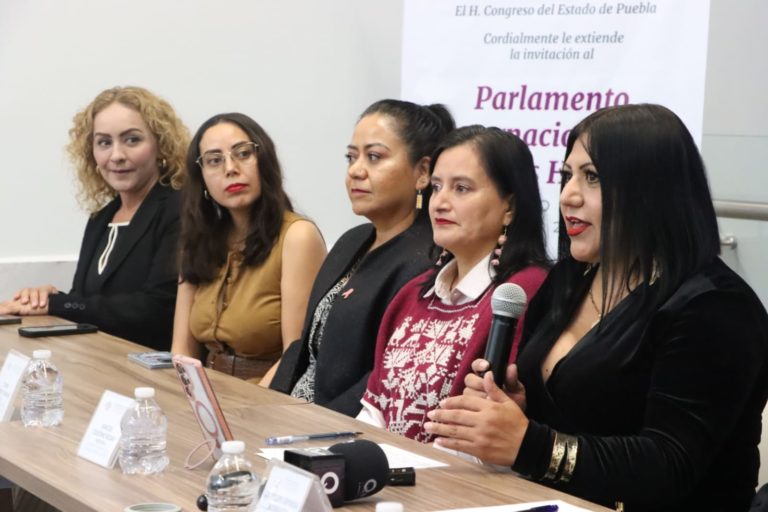 Presentan Parlamento Internacional de Derechos Humanos en favor de migrantes poblanos