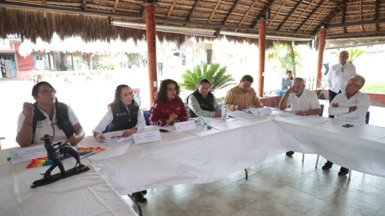 Comisión de Cultura del Congreso sesiona en Tehuacán y reconocen a introductor de ganado para elaboración del mole de caderas