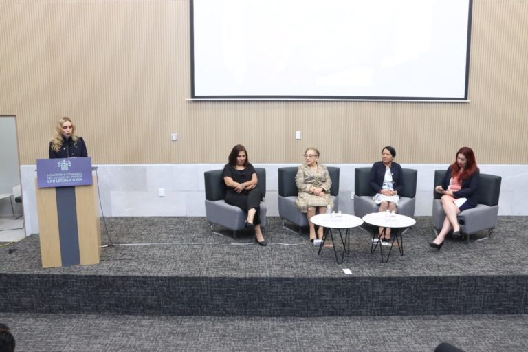 Reconocen en el Congreso del Estado a mujeres en el periodismo