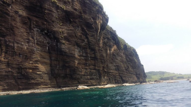 Acantilados-volcánicos-de-Punta-Roca