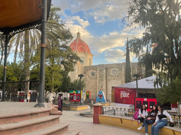 La-Casa-de-los-Rombos-mex