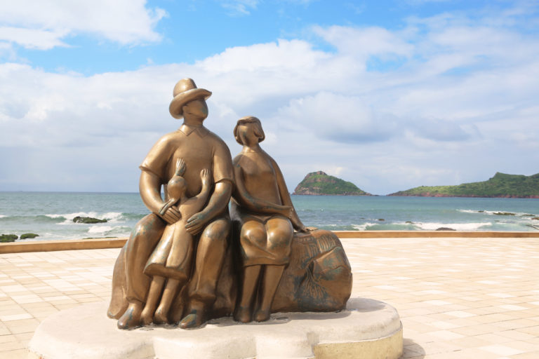 MZT-Monument-Family