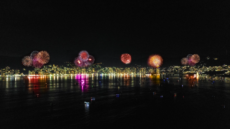 Guerrero despide el año con fiesta, sol y tradición