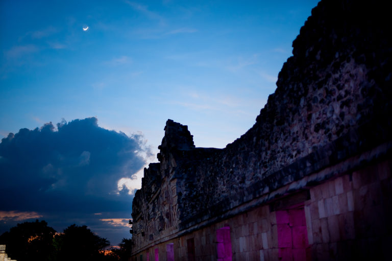 RutaPuuc_y_AldeasMayas-ZA-Uxmal-LuzySonido-CuadránguloMonjas-9704