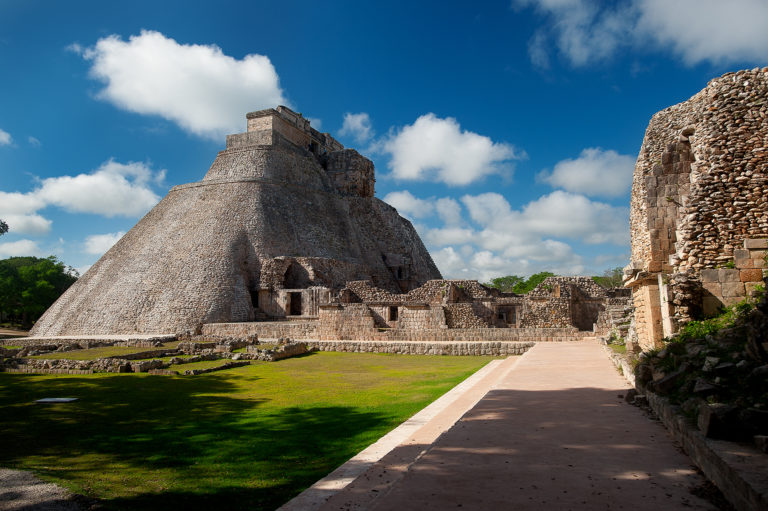 RutaPuuc_y_AldeasMayas-ZA-Uxmal-PirámideAdivino-9017