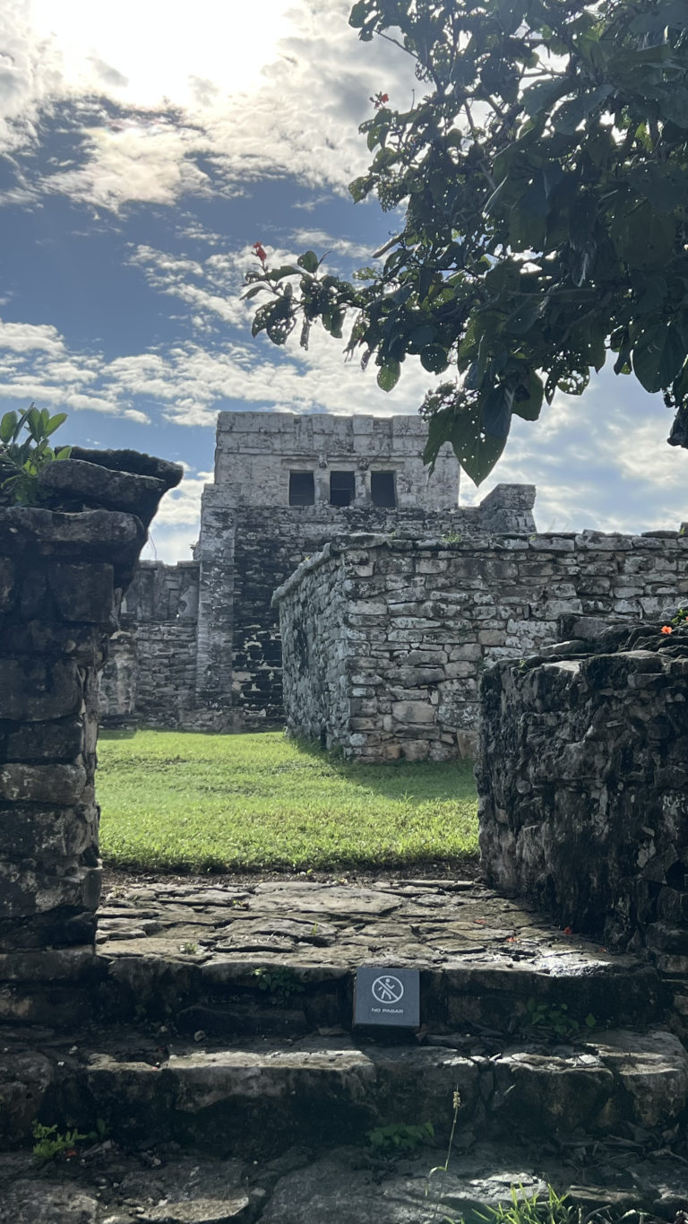 zona-arqueologica-bahia-principe-grand-tulum