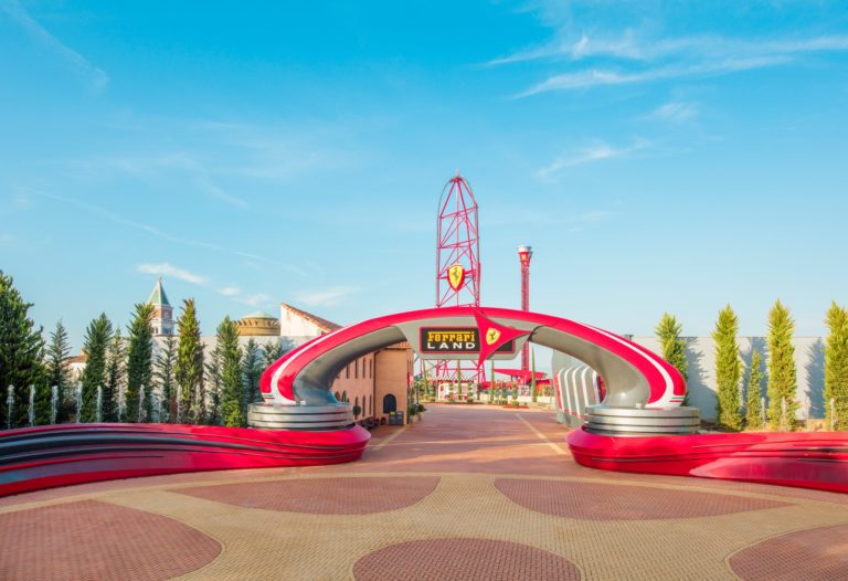 Ferrari Land: turismo, velocidad y diversión sin frenos