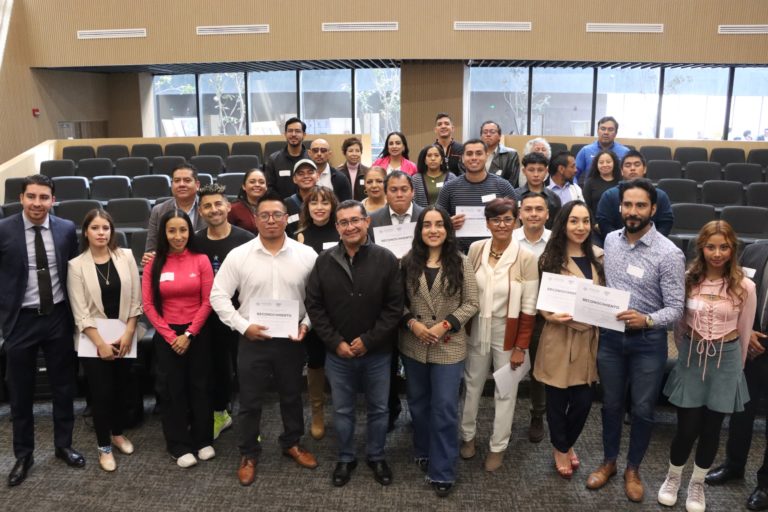 Reconoce Pavel Gaspar disciplina y logros de deportistas poblanos