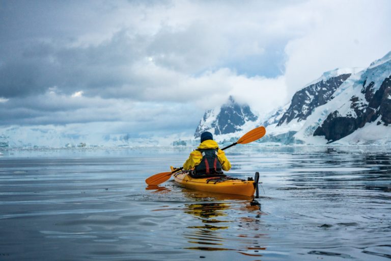Kayaking,In,Antarctica,With,Mountains