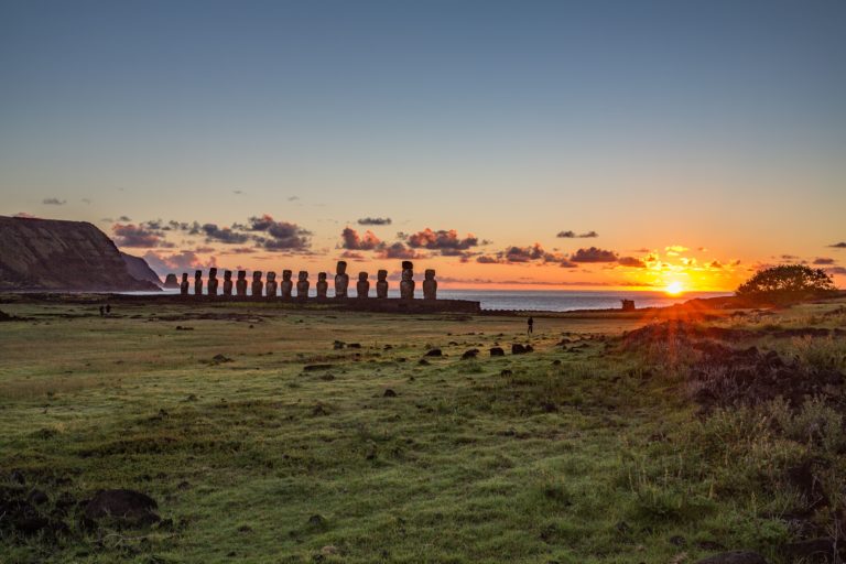 Group,Of,Old,Moais,Located,In,The,Rapa,Nui,National