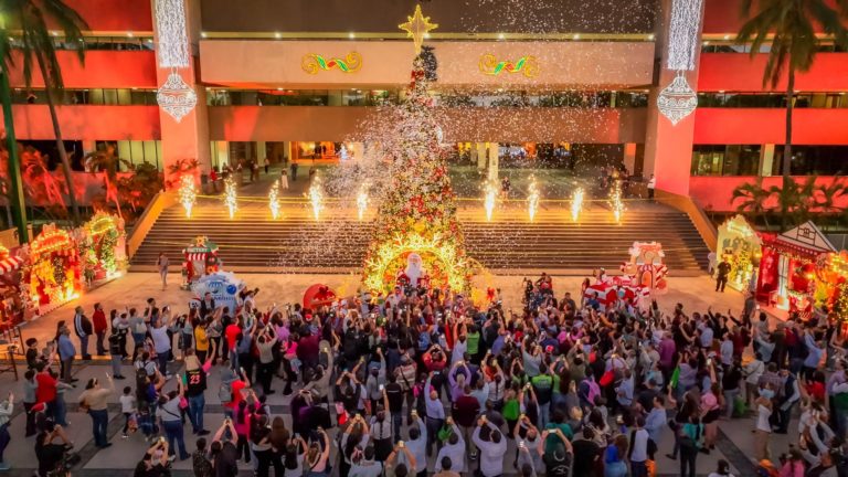 Luces, mar y verbenas: así es la Navidad en Sinaloa