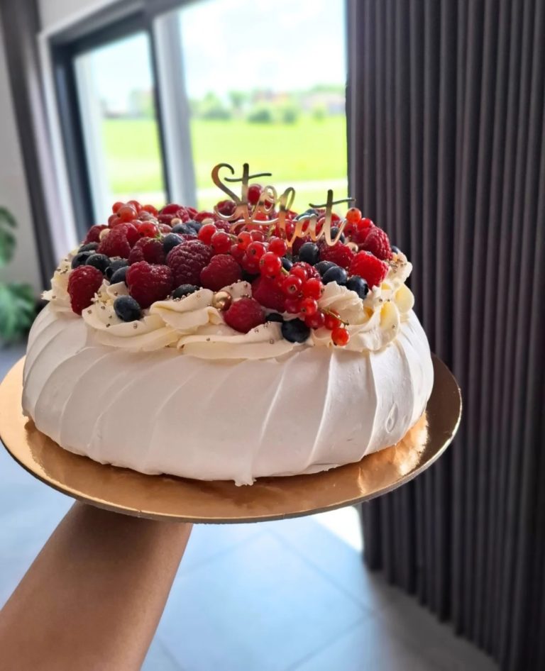 Pavlova-turismo-cena-navideña-comida