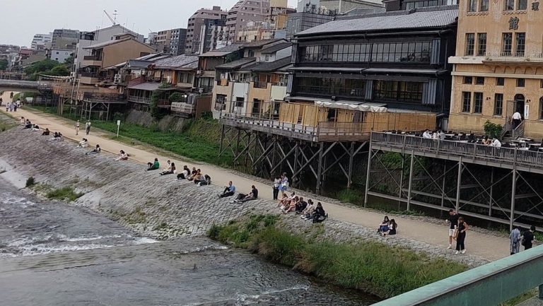 Río-Kamogawa-turismo-japones-kioto