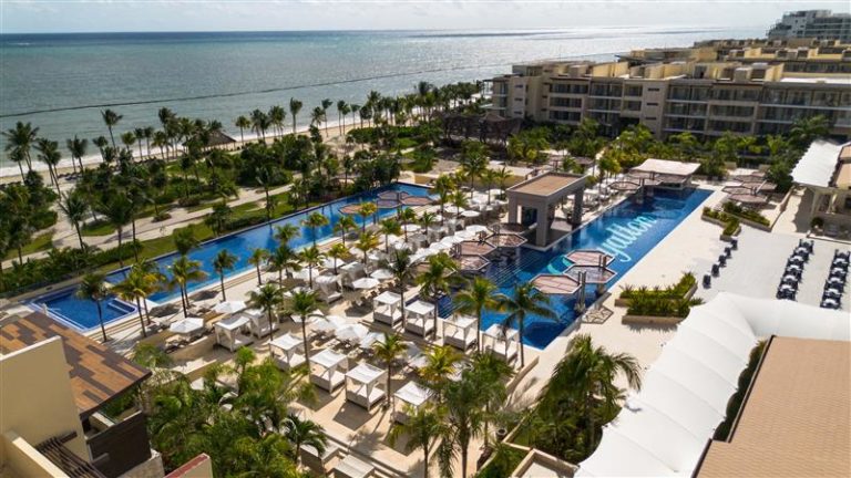 Renace Royalton Riviera Cancun: lujo total frente al mar
