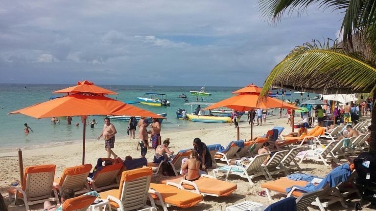 West-Bay-Beach-honduras