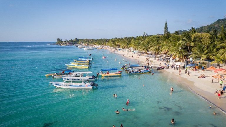 West-Bay-Beach-honduras-viajes