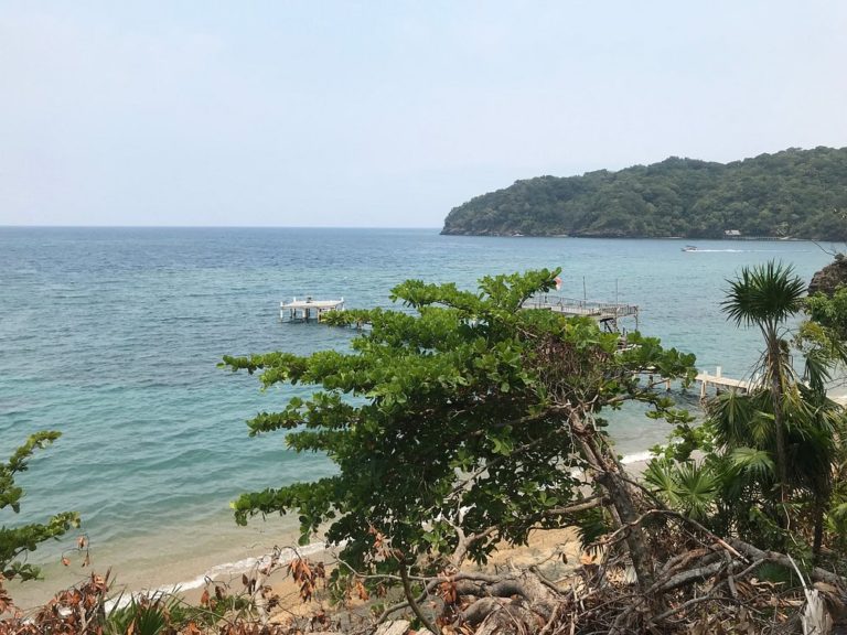 cayos-cochinos-hotel-resort