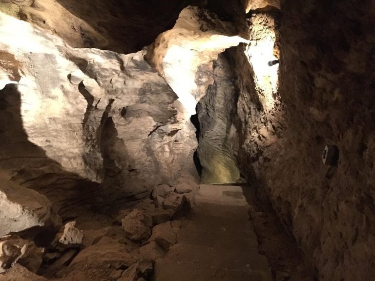 cuevas-y-cavernas-en-budapest