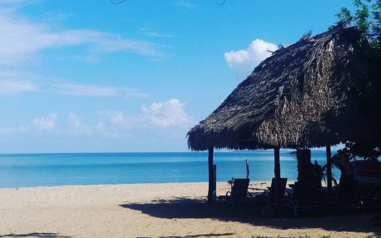 Estas son las mejores playas en Roatán, Honduras, que son hermosas