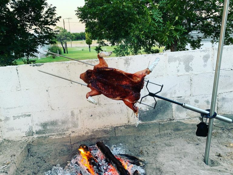 lechon-a-la-leña-cena-navideña