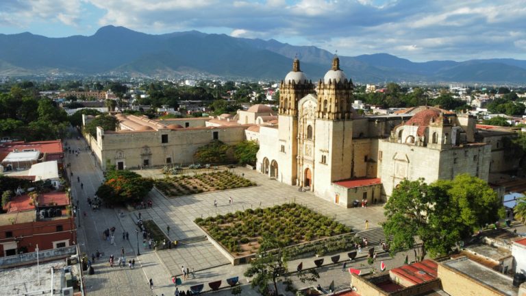 Oaxaca promociona sus Pueblos Mágicos, playas y gastronomía en Puebla