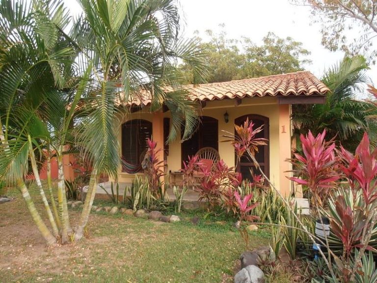 tranquility-bay-beach-honduras