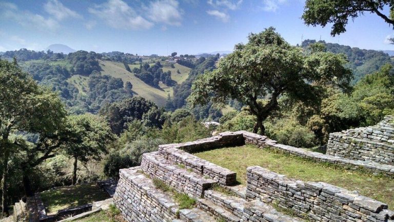 zona-Arqueológica-de-Ranas-mx