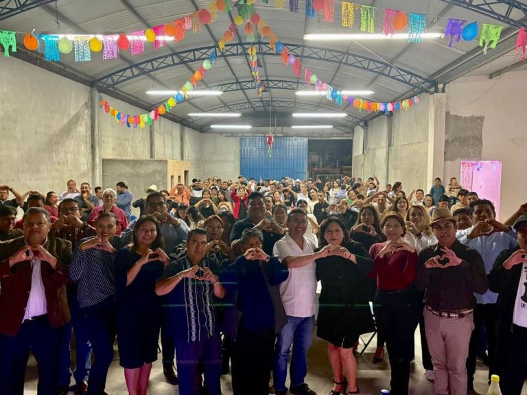 Pavel Gaspar convive con familias en posadas de Acatlán de Osorio e Izúcar de Matamoros