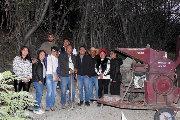 Destaca Pavel Gaspar importancia del mezcal en la cultura y la economía local