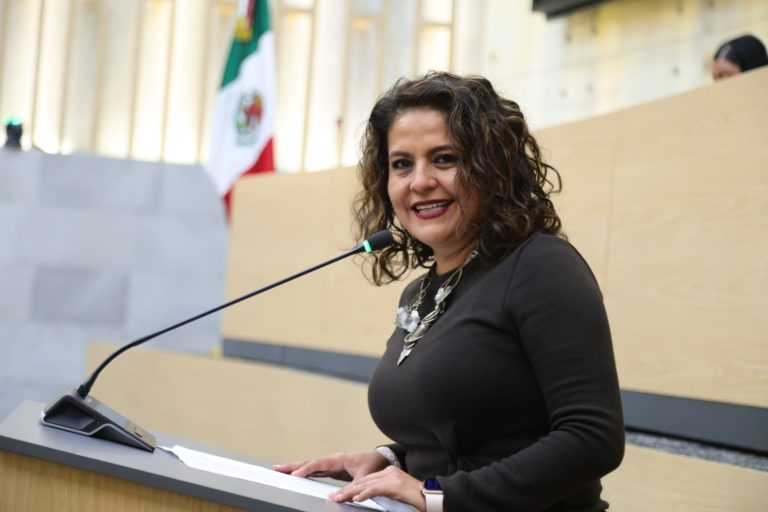 Propone Azucena Rosas gratuidad en estacionamientos para proteger la economía familiar