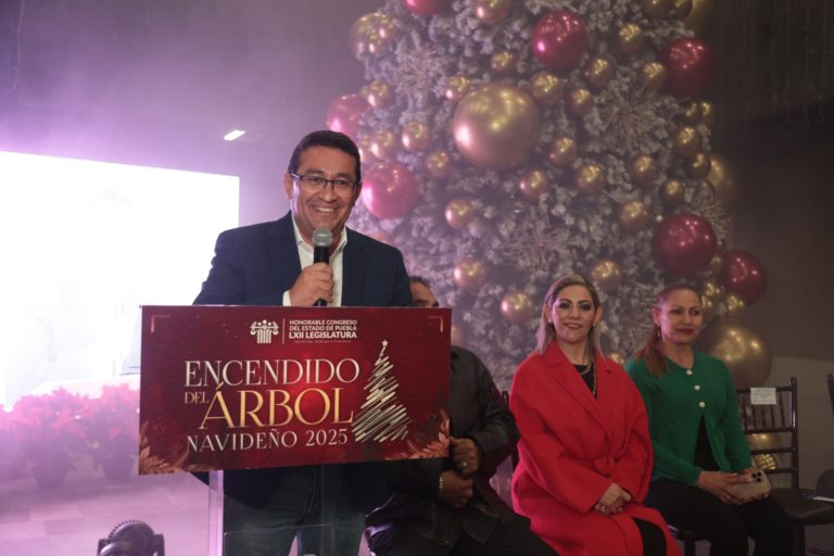 Destacan fraternidad y convivencia en el encendido del árbol navideño del Congreso