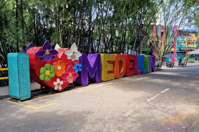 El,Poblado,,Medellin,,Colombia,,5th,February,2023:,Vibrant,I,Love